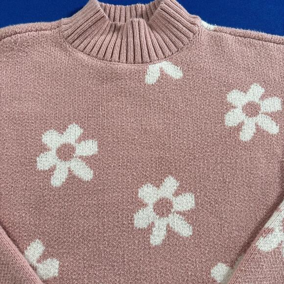 Pink and white flower sweater - Picture 2 of 3